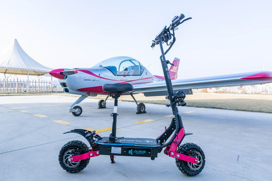 Monopattino elettrico K-CLOUD V5: pieghevole, veloce e con guida seduta 